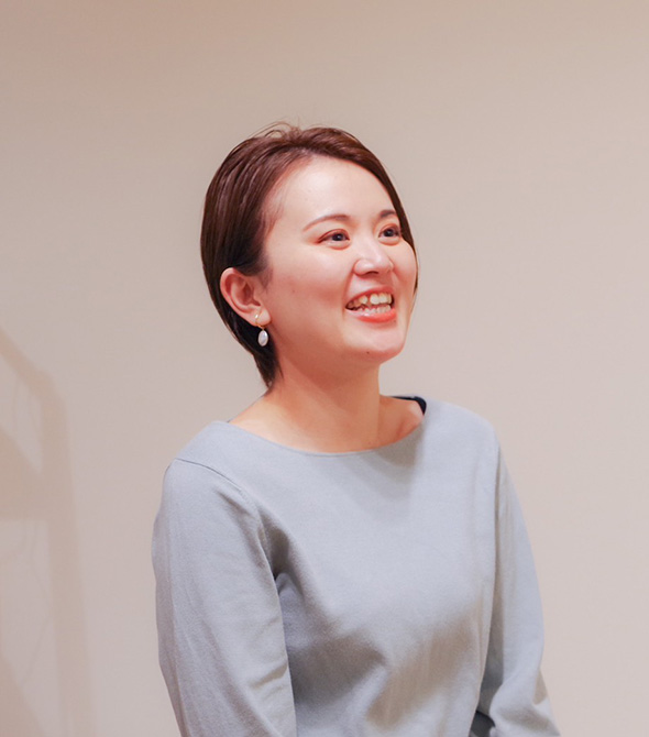 安宅知里の写真